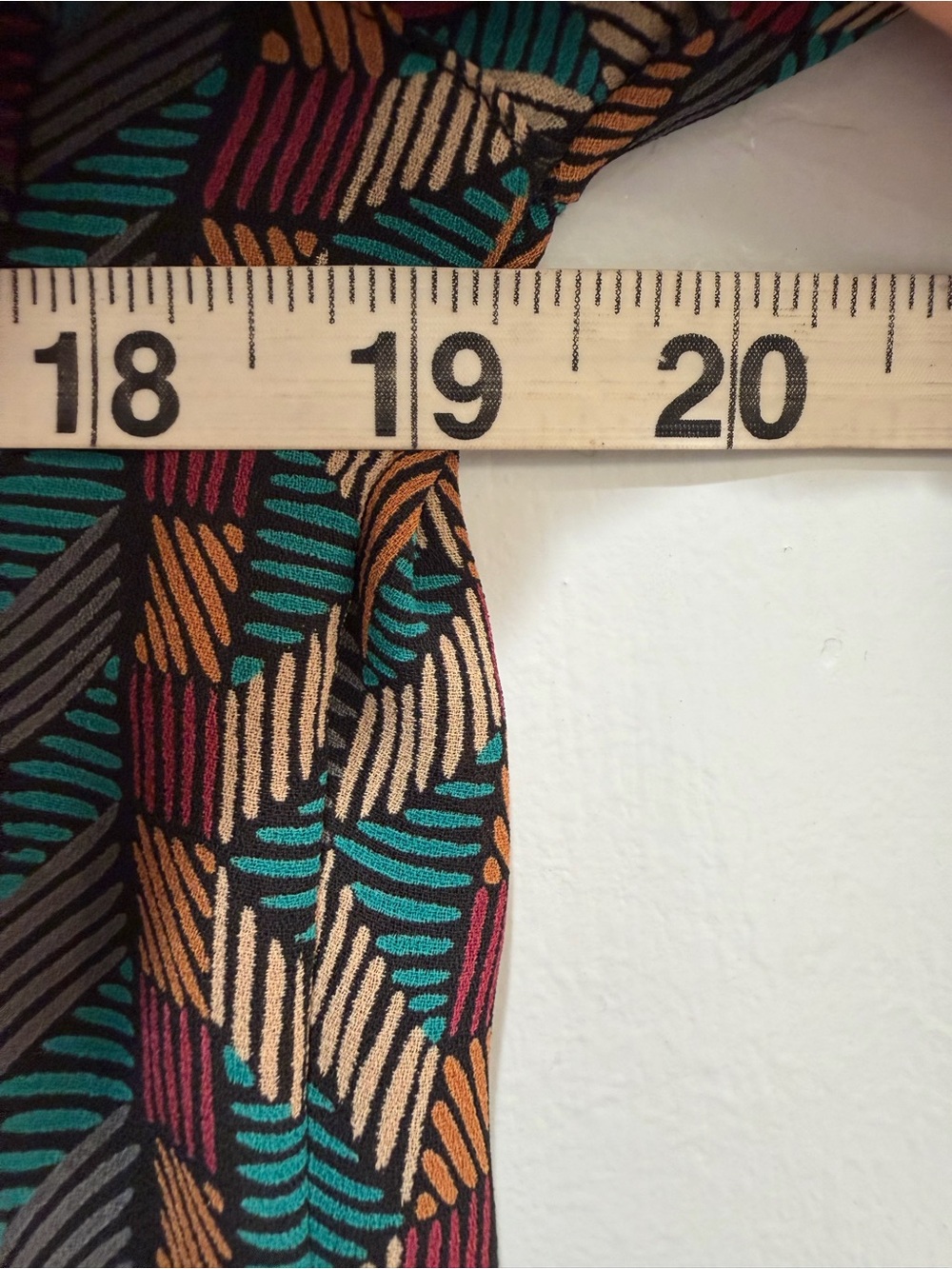 Vintage 80s Regina Porter Geometric Chevron Mock Neck Blouse Hidden Placket Sz 4 - Picture 14 of 16